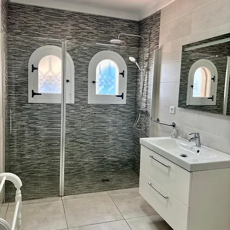 Primera Linea Villa *